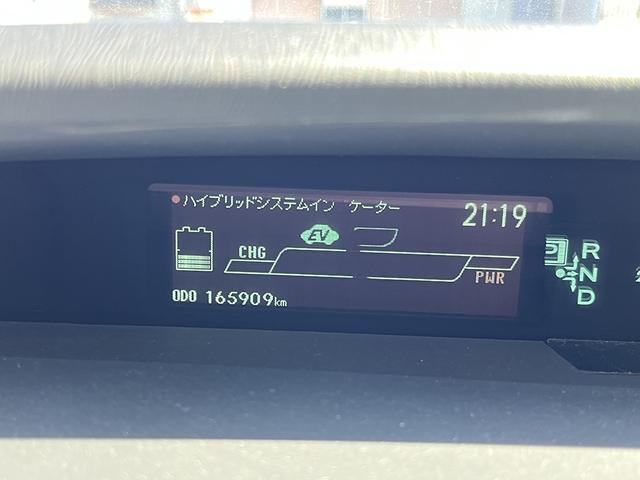 プリウス Ｓ　寒冷地仕様車　ツーリング１７インチ　キーロック連動ミラー格納　社外地デジナビ　エンジンスターター　ＬＥＤライト　ベロフ　ＬＥＤフォグ　ベロフ２カラー切替球　ＶＲＸ２スタッドレス付き！（12枚目）