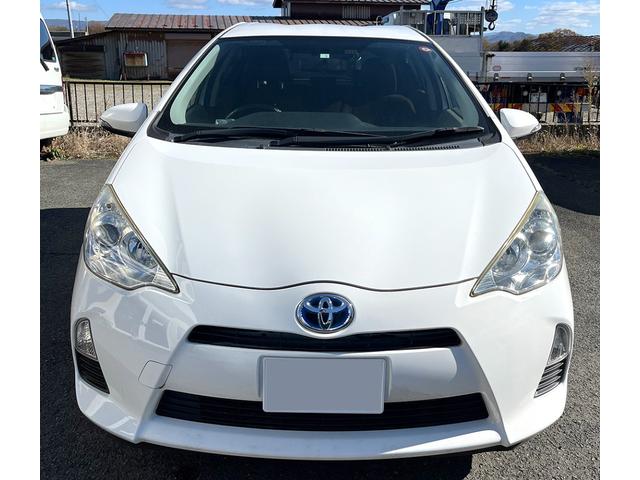 アクア Ｇ　寒冷地仕様車　シートヒーター付　エンスタ付　純正オプション地デジナビ　Ｇグレード皮ハンドル　フロントガラスとサイドミラーにヒーター搭載！スタッドレスＶＲＸ２付！内外綺麗で助手席下部に凹み程度です（2枚目）