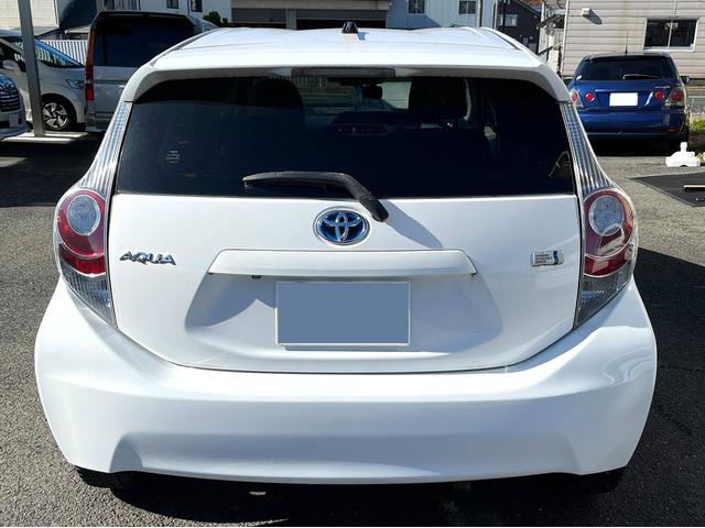 アクア Ｇ　寒冷地仕様車　シートヒーター付　エンスタ付　純正オプション地デジナビ　Ｇグレード皮ハンドル　フロントガラスとサイドミラーにヒーター搭載！スタッドレスＶＲＸ２付！内外綺麗で助手席下部に凹み程度です（3枚目）