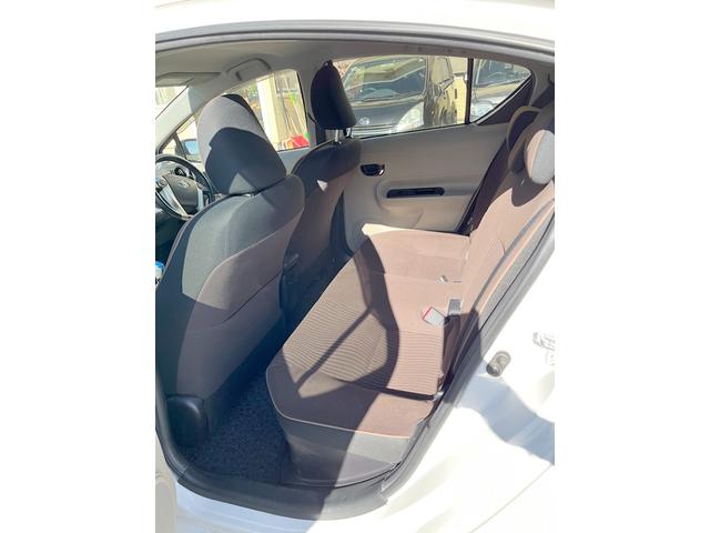 アクア Ｇ　寒冷地仕様車　シートヒーター付　エンスタ付　純正オプション地デジナビ　Ｇグレード皮ハンドル　フロントガラスとサイドミラーにヒーター搭載！スタッドレスＶＲＸ２付！内外綺麗で助手席下部に凹み程度です（10枚目）