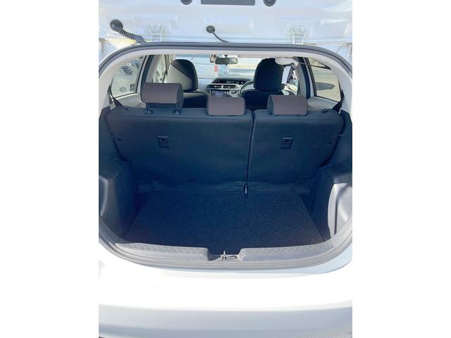 アクア Ｇ　寒冷地仕様車　シートヒーター付　エンスタ付　純正オプション地デジナビ　Ｇグレード皮ハンドル　フロントガラスとサイドミラーにヒーター搭載！スタッドレスＶＲＸ２付！内外綺麗で助手席下部に凹み程度です（11枚目）