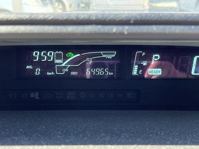 アクア Ｇ　寒冷地仕様車　シートヒーター付　エンスタ付　純正オプション地デジナビ　Ｇグレード皮ハンドル　フロントガラスとサイドミラーにヒーター搭載！スタッドレスＶＲＸ２付！内外綺麗で助手席下部に凹み程度です（12枚目）