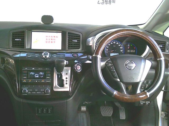 エルグランド ３５０ハイウェイスタープレミアム　４ＷＤ　ドライブレコーダー　全周囲カメラ　ナビ　ＴＶ　クリアランスソナー　両側電動スライドドア　ＨＩＤ　電動リアゲート　スマートキー　電動格納ミラー　シートヒーター　後席モニター　３列シート（16枚目）