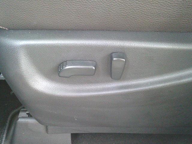 エルグランド ３５０ハイウェイスタープレミアム　４ＷＤ　ドライブレコーダー　全周囲カメラ　ナビ　ＴＶ　クリアランスソナー　両側電動スライドドア　ＨＩＤ　電動リアゲート　スマートキー　電動格納ミラー　シートヒーター　後席モニター　３列シート（37枚目）