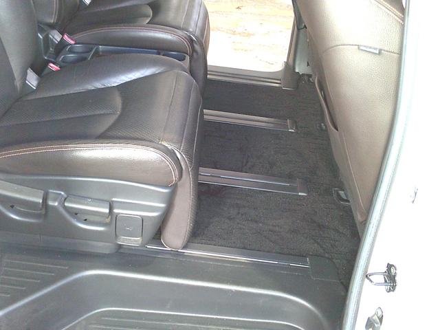 エルグランド ３５０ハイウェイスタープレミアム　４ＷＤ　ドライブレコーダー　全周囲カメラ　ナビ　ＴＶ　クリアランスソナー　両側電動スライドドア　ＨＩＤ　電動リアゲート　スマートキー　電動格納ミラー　シートヒーター　後席モニター　３列シート（40枚目）