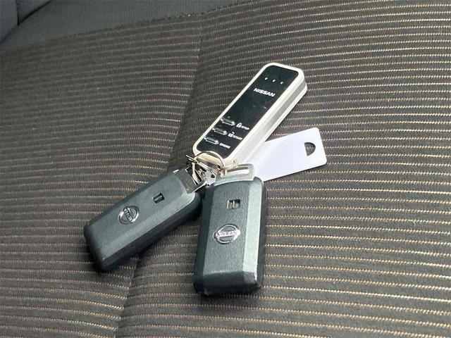 デイズ Ｘ　ＥＴＣ　バックカメラ　ナビ　ＴＶ　スマートキー　アイドリングストップ　電動格納ミラー　シートヒーター　ベンチシート　ＣＶＴ　盗難防止システム　ＡＢＳ　ＣＤ　ＵＳＢ　アルミホイール　衝突安全ボディ（10枚目）