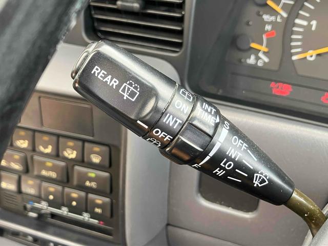 ランドクルーザー８０ 　４ＷＤ　ＥＴＣ　バックカメラ　オートクルーズコントロール　サンルーフ　ナビ　ＴＶ　オートライト　ヘッドライトウォッシャー　アルミホイール　ＡＴ　ＣＤ　ＤＶＤ再生　ＵＳＢ（8枚目）