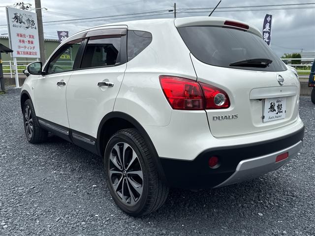 デュアリス ２０Ｇ　ＦＯＵＲアーバンブラックレザーＩＩ　４ＷＤ　ドライブレコーダー　ＥＴＣ　バックカメラ　サンルーフ　ＴＶ　オートライト　ＨＩＤ　アルミホイール　スマートキー　電動格納ミラー　シートヒーター　ＣＶＴ　盗難防止システム　衝突安全ボディ　ＣＤ（17枚目）