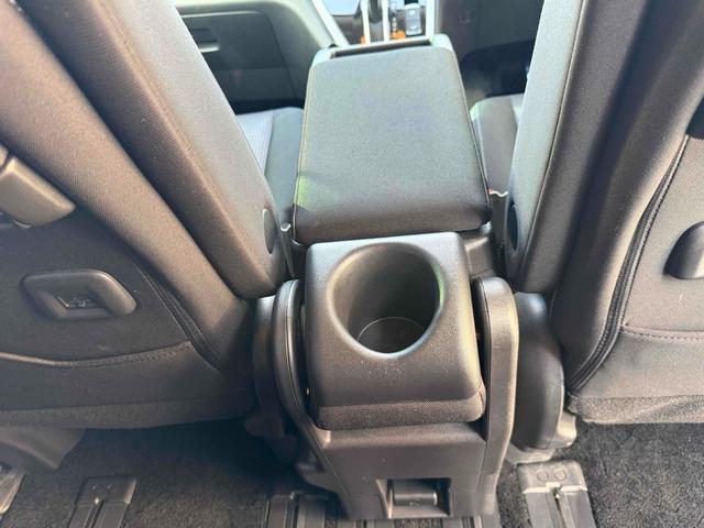 セレナ ハイウェイスター　４ＷＤ　ＥＴＣ　全周囲カメラ　ナビ　ＴＶ　クリアランスソナー　オートクルーズコントロール　パークアシスト　衝突被害軽減システム　両側電動スライドドア　スマートキー　アイドリングストップ　電動格納ミラー（44枚目）