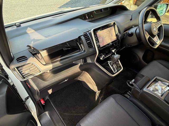 セレナ ハイウェイスター　４ＷＤ　ＥＴＣ　全周囲カメラ　ナビ　ＴＶ　クリアランスソナー　オートクルーズコントロール　パークアシスト　衝突被害軽減システム　両側電動スライドドア　スマートキー　アイドリングストップ　電動格納ミラー（56枚目）
