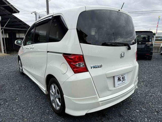 フリード Ｇ　ジャストセレクション　ＴＶ　両側スライド・片側電動　ＨＩＤ　キーレスエントリー　電動格納ミラー　３列シート　ＣＶＴ　アルミホイール　ＣＤ　衝突安全ボディ　ＡＢＳ　エアコン　パワーステアリング　パワーウィンドウ（6枚目）