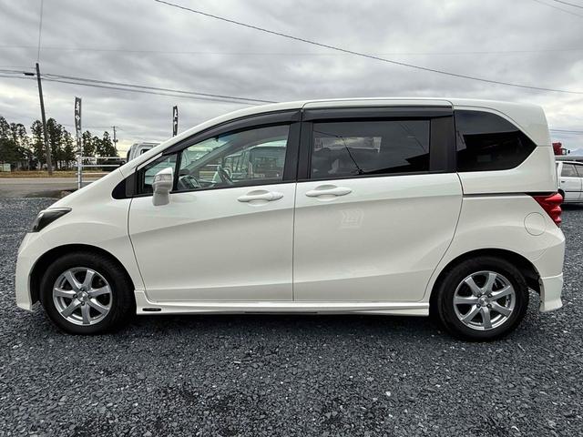 フリード Ｇ　ジャストセレクション　ＴＶ　両側スライド・片側電動　ＨＩＤ　キーレスエントリー　電動格納ミラー　３列シート　ＣＶＴ　アルミホイール　ＣＤ　衝突安全ボディ　ＡＢＳ　エアコン　パワーステアリング　パワーウィンドウ（7枚目）