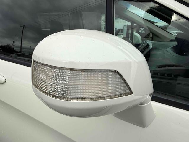 フリード Ｇ　ジャストセレクション　ＴＶ　両側スライド・片側電動　ＨＩＤ　キーレスエントリー　電動格納ミラー　３列シート　ＣＶＴ　アルミホイール　ＣＤ　衝突安全ボディ　ＡＢＳ　エアコン　パワーステアリング　パワーウィンドウ（8枚目）