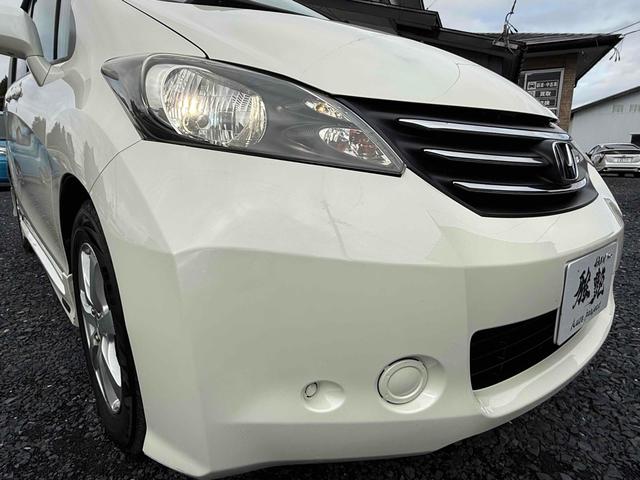 フリード Ｇ　ジャストセレクション　ＴＶ　両側スライド・片側電動　ＨＩＤ　キーレスエントリー　電動格納ミラー　３列シート　ＣＶＴ　アルミホイール　ＣＤ　衝突安全ボディ　ＡＢＳ　エアコン　パワーステアリング　パワーウィンドウ（10枚目）