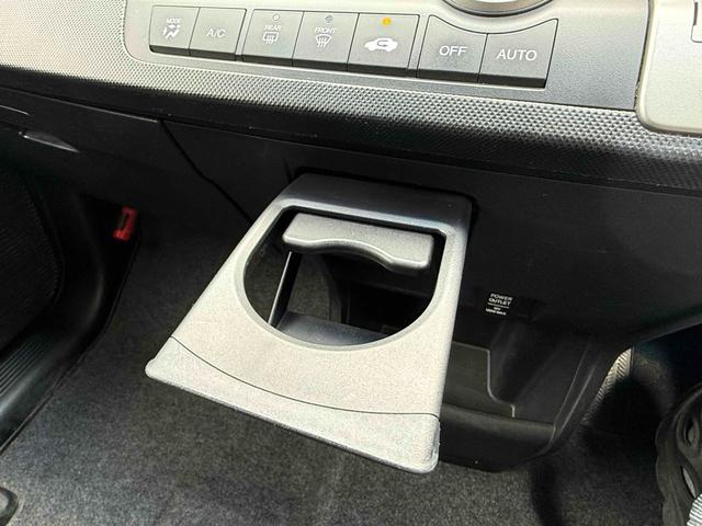 フリード Ｇ　ジャストセレクション　ＴＶ　両側スライド・片側電動　ＨＩＤ　キーレスエントリー　電動格納ミラー　３列シート　ＣＶＴ　アルミホイール　ＣＤ　衝突安全ボディ　ＡＢＳ　エアコン　パワーステアリング　パワーウィンドウ（16枚目）