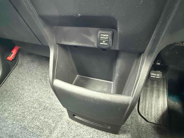 フリード Ｇ　ジャストセレクション　ＴＶ　両側スライド・片側電動　ＨＩＤ　キーレスエントリー　電動格納ミラー　３列シート　ＣＶＴ　アルミホイール　ＣＤ　衝突安全ボディ　ＡＢＳ　エアコン　パワーステアリング　パワーウィンドウ（17枚目）