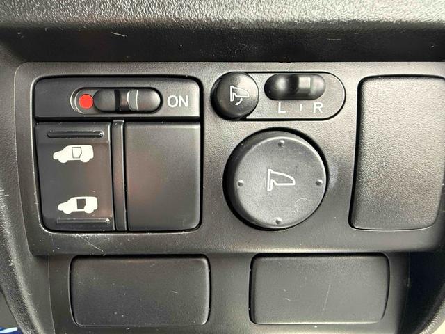 フリード Ｇ　ジャストセレクション　ＴＶ　両側スライド・片側電動　ＨＩＤ　キーレスエントリー　電動格納ミラー　３列シート　ＣＶＴ　アルミホイール　ＣＤ　衝突安全ボディ　ＡＢＳ　エアコン　パワーステアリング　パワーウィンドウ（18枚目）