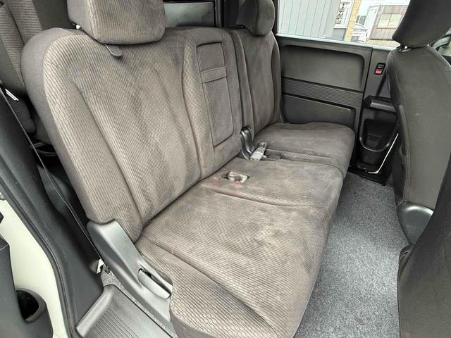 フリード Ｇ　ジャストセレクション　ＴＶ　両側スライド・片側電動　ＨＩＤ　キーレスエントリー　電動格納ミラー　３列シート　ＣＶＴ　アルミホイール　ＣＤ　衝突安全ボディ　ＡＢＳ　エアコン　パワーステアリング　パワーウィンドウ（21枚目）