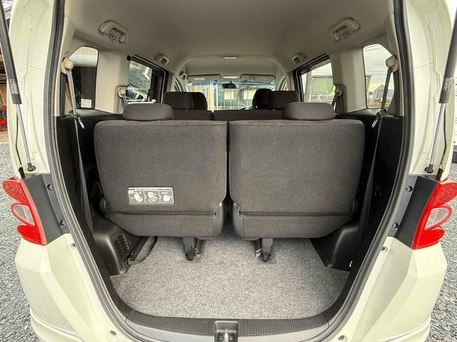 フリード Ｇ　ジャストセレクション　ＴＶ　両側スライド・片側電動　ＨＩＤ　キーレスエントリー　電動格納ミラー　３列シート　ＣＶＴ　アルミホイール　ＣＤ　衝突安全ボディ　ＡＢＳ　エアコン　パワーステアリング　パワーウィンドウ（23枚目）