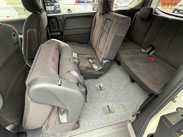 フリード Ｇ　ジャストセレクション　ＴＶ　両側スライド・片側電動　ＨＩＤ　キーレスエントリー　電動格納ミラー　３列シート　ＣＶＴ　アルミホイール　ＣＤ　衝突安全ボディ　ＡＢＳ　エアコン　パワーステアリング　パワーウィンドウ（25枚目）