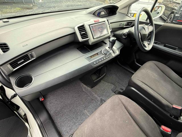 フリード Ｇ　ジャストセレクション　ＴＶ　両側スライド・片側電動　ＨＩＤ　キーレスエントリー　電動格納ミラー　３列シート　ＣＶＴ　アルミホイール　ＣＤ　衝突安全ボディ　ＡＢＳ　エアコン　パワーステアリング　パワーウィンドウ（27枚目）