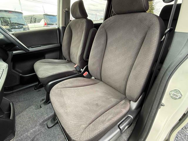 フリード Ｇ　ジャストセレクション　ＴＶ　両側スライド・片側電動　ＨＩＤ　キーレスエントリー　電動格納ミラー　３列シート　ＣＶＴ　アルミホイール　ＣＤ　衝突安全ボディ　ＡＢＳ　エアコン　パワーステアリング　パワーウィンドウ（28枚目）