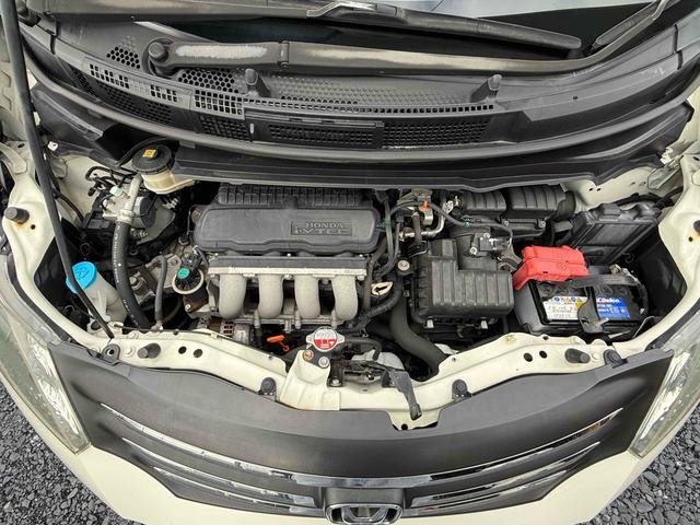 フリード Ｇ　ジャストセレクション　ＴＶ　両側スライド・片側電動　ＨＩＤ　キーレスエントリー　電動格納ミラー　３列シート　ＣＶＴ　アルミホイール　ＣＤ　衝突安全ボディ　ＡＢＳ　エアコン　パワーステアリング　パワーウィンドウ（30枚目）