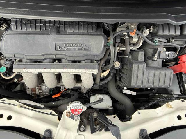 フリード Ｇ　ジャストセレクション　ＴＶ　両側スライド・片側電動　ＨＩＤ　キーレスエントリー　電動格納ミラー　３列シート　ＣＶＴ　アルミホイール　ＣＤ　衝突安全ボディ　ＡＢＳ　エアコン　パワーステアリング　パワーウィンドウ（32枚目）