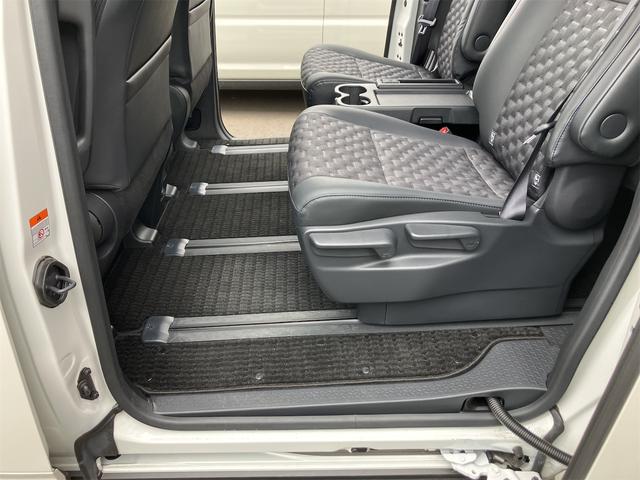 ヴォクシー ハイブリッドＳ－Ｚ　４ＷＤ　ドライブレコーダー　バックカメラ　ナビ　ＴＶ　オートクルーズコントロール　レーンアシスト　パークアシスト　衝突被害軽減システム　両側電動スライドドア　オートマチックハイビーム　オートライト（22枚目）