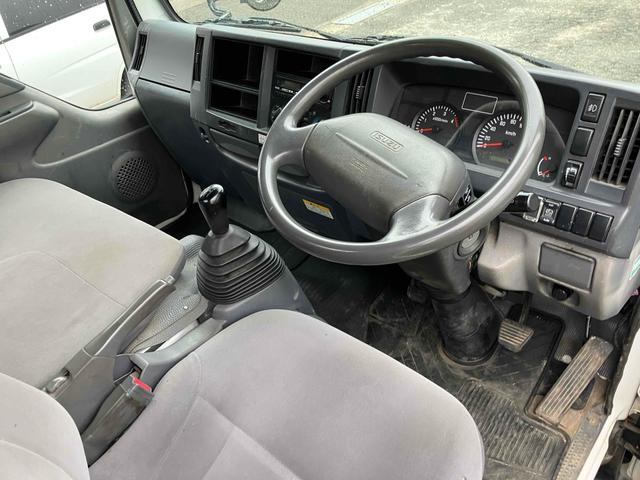 エルフトラック 　４ＷＤ　トラック　ＭＴ　アイドリングストップ　電動格納ミラー　エアコン　パワーウィンドウ　運転席エアバッグ（2枚目）