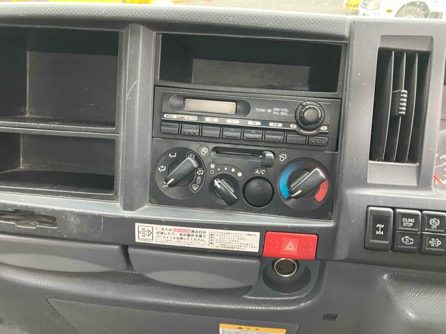 エルフトラック 　４ＷＤ　トラック　ＭＴ　アイドリングストップ　電動格納ミラー　エアコン　パワーウィンドウ　運転席エアバッグ（3枚目）