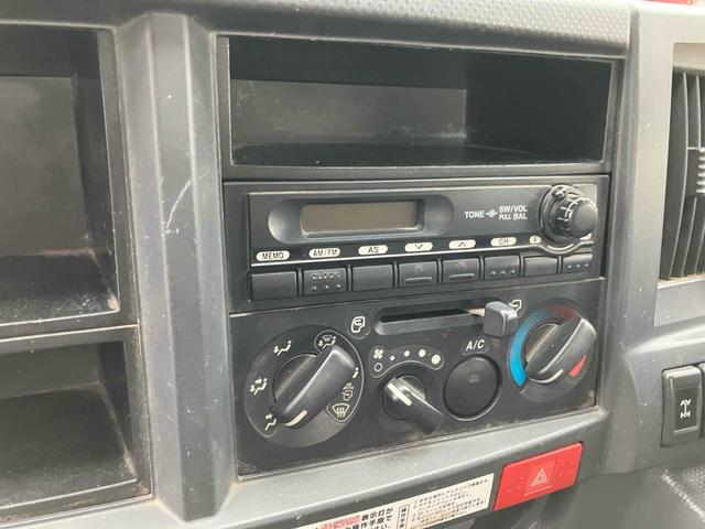 エルフトラック 　４ＷＤ　トラック　ＭＴ　アイドリングストップ　電動格納ミラー　エアコン　パワーウィンドウ　運転席エアバッグ（4枚目）