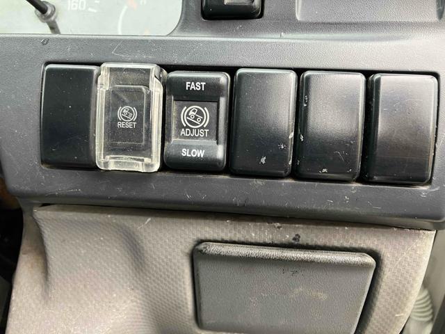 エルフトラック 　４ＷＤ　トラック　ＭＴ　アイドリングストップ　電動格納ミラー　エアコン　パワーウィンドウ　運転席エアバッグ（5枚目）