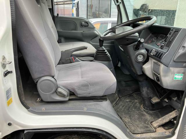 エルフトラック 　４ＷＤ　トラック　ＭＴ　アイドリングストップ　電動格納ミラー　エアコン　パワーウィンドウ　運転席エアバッグ（10枚目）