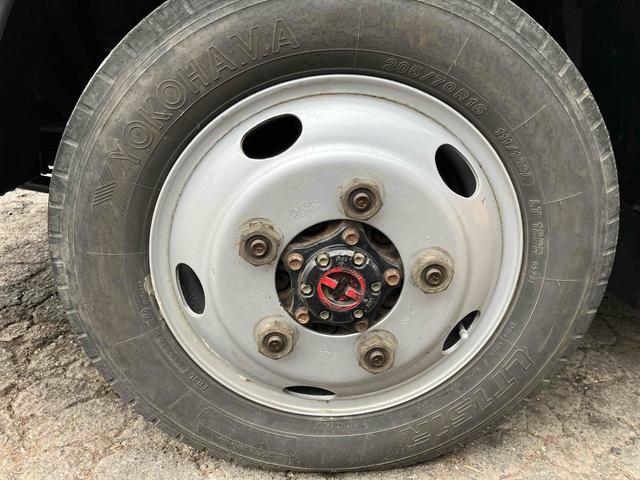 エルフトラック 　４ＷＤ　トラック　ＭＴ　アイドリングストップ　電動格納ミラー　エアコン　パワーウィンドウ　運転席エアバッグ（20枚目）