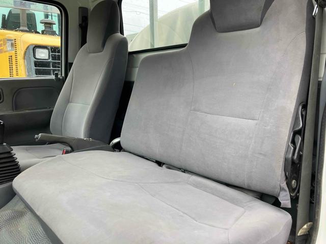 エルフトラック 　４ＷＤ　トラック　ＭＴ　アイドリングストップ　電動格納ミラー　エアコン　パワーウィンドウ　運転席エアバッグ（21枚目）