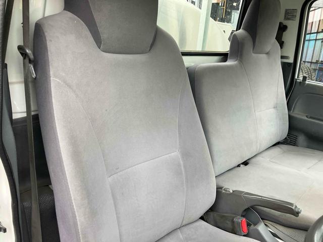 エルフトラック 　４ＷＤ　トラック　ＭＴ　アイドリングストップ　電動格納ミラー　エアコン　パワーウィンドウ　運転席エアバッグ（22枚目）