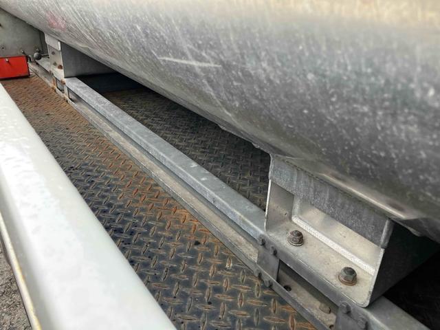 エルフトラック 　４ＷＤ　トラック　ＭＴ　アイドリングストップ　電動格納ミラー　エアコン　パワーウィンドウ　運転席エアバッグ（36枚目）