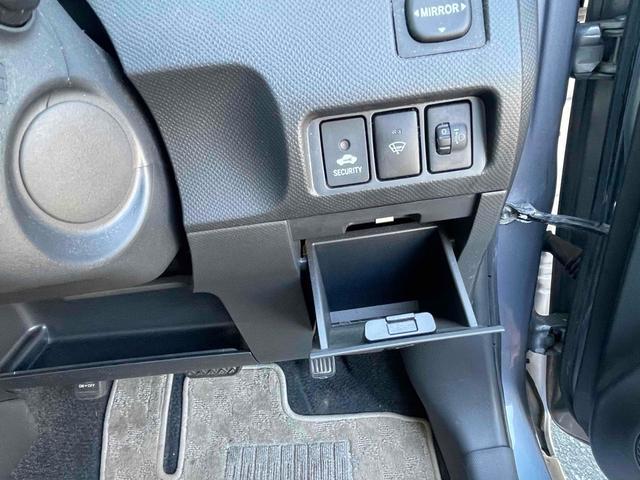ラクティス Ｘ　Ｌパッケージ　４ＷＤ　スマートキー　電動格納ミラー　ＡＴ　盗難防止システム　衝突安全ボディ　ＡＢＳ　エアコン　パワーステアリング　パワーウィンドウ（3枚目）