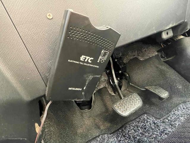 アクア Ｓ　車検２年付き　ドライブレコーダー　ＥＴＣ　スマートキー　電動格納ミラー　ＣＶＴ　衝突安全ボディ　ＡＢＳ　ＥＳＣ　エアコン　パワーステアリング　パワーウィンドウ（5枚目）