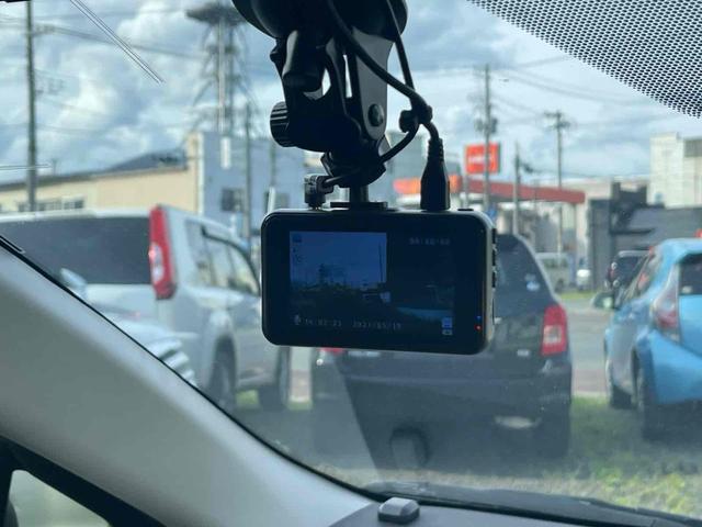 アクア Ｓ　車検２年付き　ドライブレコーダー　ＥＴＣ　スマートキー　電動格納ミラー　ＣＶＴ　衝突安全ボディ　ＡＢＳ　ＥＳＣ　エアコン　パワーステアリング　パワーウィンドウ（6枚目）