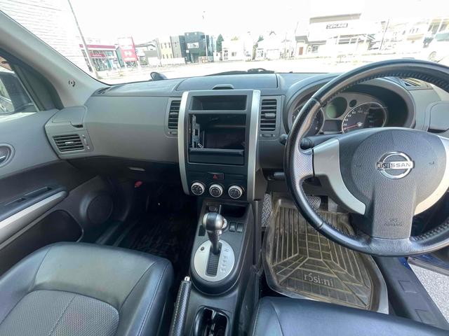 エクストレイル 20X 4WD クリアランスソナー アルミホイール キーレスエントリー CVT 衝突安全ボディ ABS ESC エアコン パワーステアリング パワーウィンドウ 運転席エアバッグ 助手席エアバッグ(2枚目)