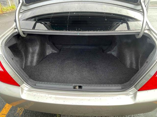 カローラ ラグゼール 4WD ナビ アルミホイール オートライト HID AT キーレスエントリー 電動格納ミラー 盗難防止システム パワーシート 衝突安全ボディ ABS エアコン パワーステアリング パワーウィンドウ(5枚目)