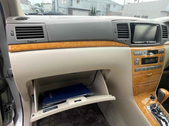 カローラ ラグゼール 4WD ナビ アルミホイール オートライト HID AT キーレスエントリー 電動格納ミラー 盗難防止システム パワーシート 衝突安全ボディ ABS エアコン パワーステアリング パワーウィンドウ(11枚目)