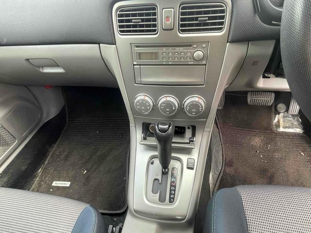 発進時や後退時に必ず操作するレバーです。操作のしやすさが肝になってきます。ぜひ一度体感してください。