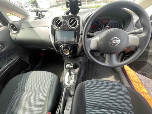 ノート Ｘ　ＦＯＵＲ　エマージェンシーブレーキパッケージ　４ＷＤ　ＥＴＣ　レーンアシスト　衝突被害軽減システム　アルミホイール　スマートキー　電動格納ミラー　ＣＶＴ　盗難防止システム　衝突安全ボディ　ＡＢＳ　ＥＳＣ　エアコン　パワーステアリング（2枚目）