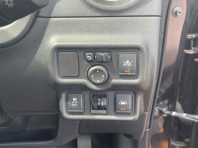 ノート Ｘ　ＦＯＵＲ　エマージェンシーブレーキパッケージ　４ＷＤ　ＥＴＣ　レーンアシスト　衝突被害軽減システム　アルミホイール　スマートキー　電動格納ミラー　ＣＶＴ　盗難防止システム　衝突安全ボディ　ＡＢＳ　ＥＳＣ　エアコン　パワーステアリング（7枚目）