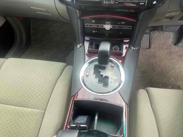 マークＸ ２５０Ｇ　Ｆｏｕｒ　Ｌパッケージ　４ＷＤ　バックカメラ　アルミホイール　ＨＩＤ　ＡＴ　スマートキー　盗難防止システム　パワーシート　ＣＤ　ＭＤ　衝突安全ボディ　ＡＢＳ　エアコン（3枚目）