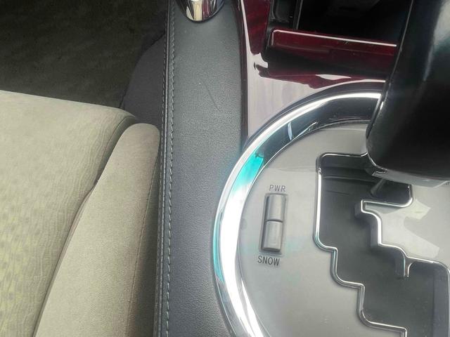 マークＸ ２５０Ｇ　Ｆｏｕｒ　Ｌパッケージ　４ＷＤ　バックカメラ　アルミホイール　ＨＩＤ　ＡＴ　スマートキー　盗難防止システム　パワーシート　ＣＤ　ＭＤ　衝突安全ボディ　ＡＢＳ　エアコン（4枚目）