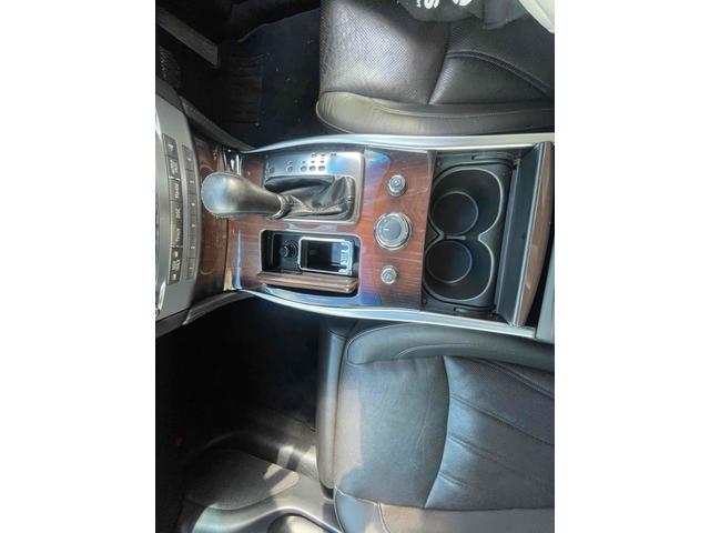 フーガハイブリッド ベースグレード　ＥＴＣ　オートクルーズコントロール　衝突被害軽減システム　バックカメラ　アルミホイール　ＨＩＤ　ＡＴ　シートエアコン　スマートキー　アイドリングストップ　電動格納ミラー　盗難防止システム　パワーシート（4枚目）